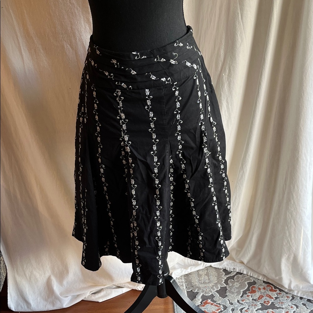 Reitmans Black Floral Women's skirt with white embroidered flowers and pleats